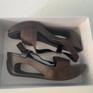 Calvin Klein Yumi Brown Patent Leather and Stretch Wedge Sandals Size 8.5